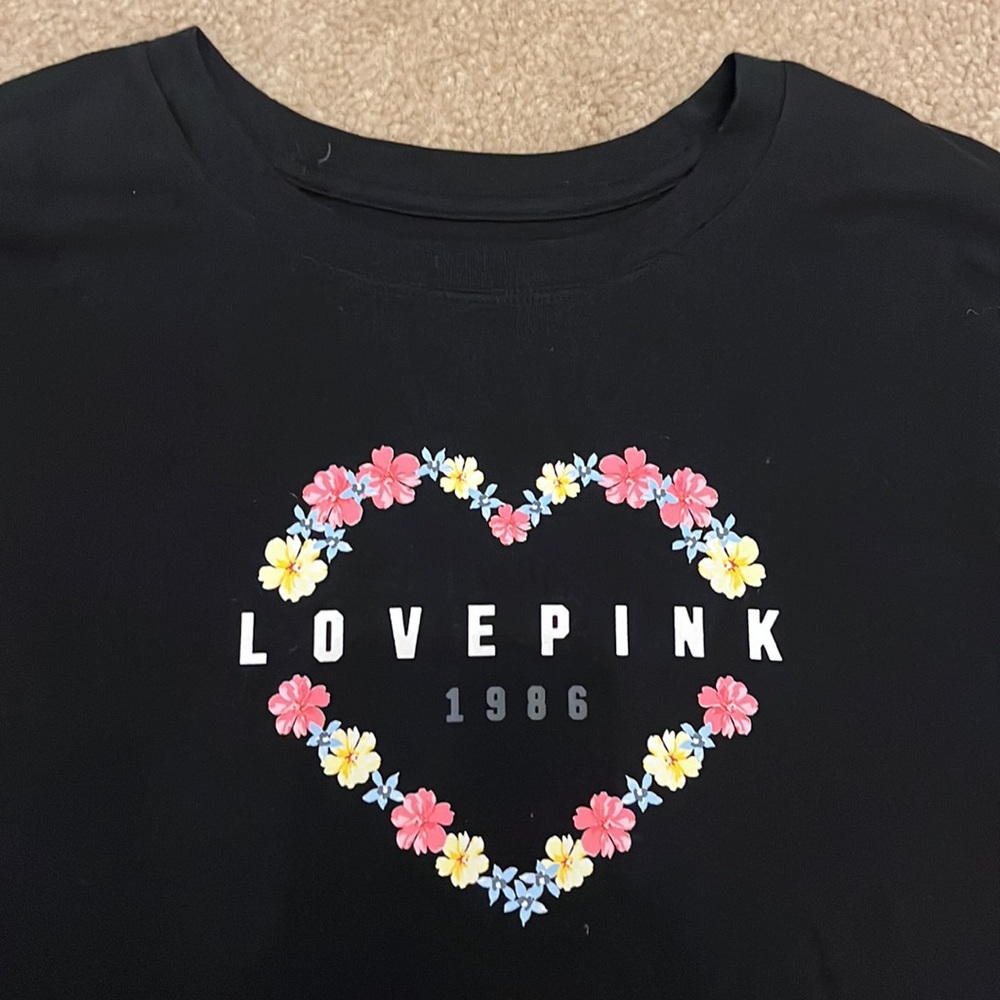 PINK Victoria’s Secret Bundle - Sweatshirt and T-Shirts - size XS - Picture 5 of 9